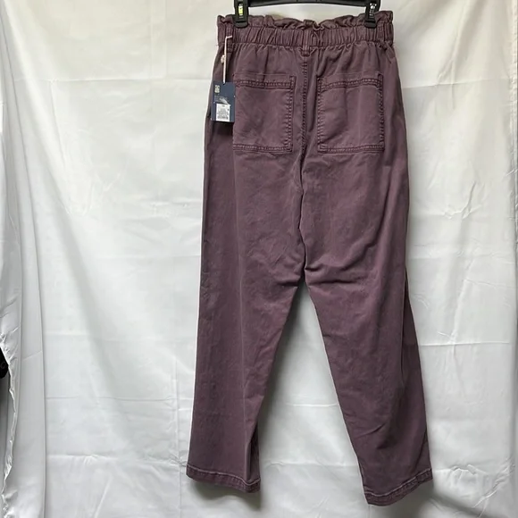 Universal thread woman’s pants. - Picture 2 of 5